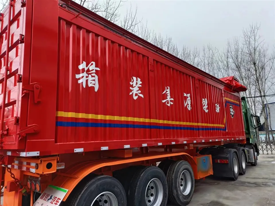 Tovornjak prekucnik s stranskim preklopom